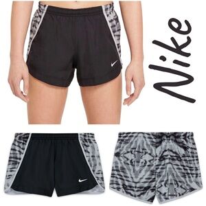 Nike Girl’s Dri-FIT Sprinter Shorts Black, XL